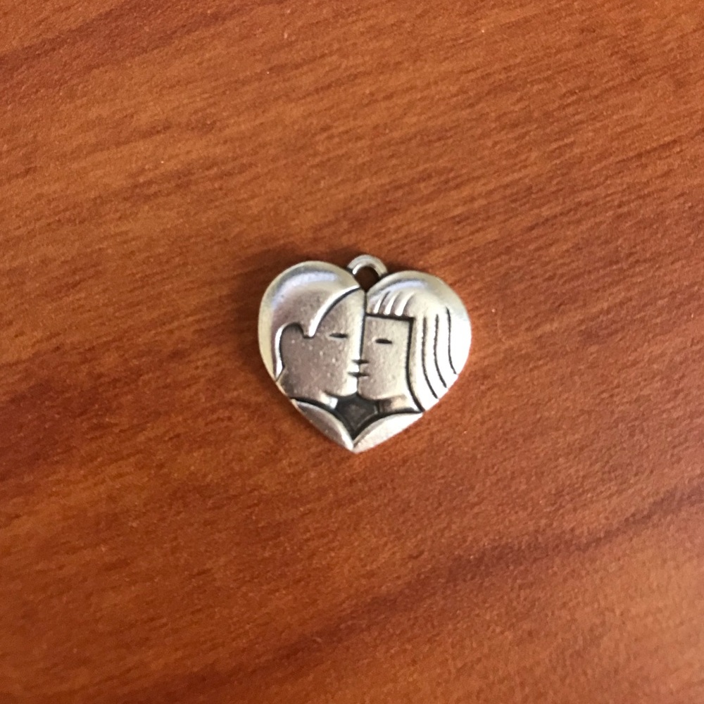 The Kiss Charm